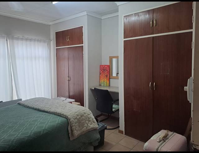15 BEDROOM HOUSE FOR SALE IN OOS EINDE
